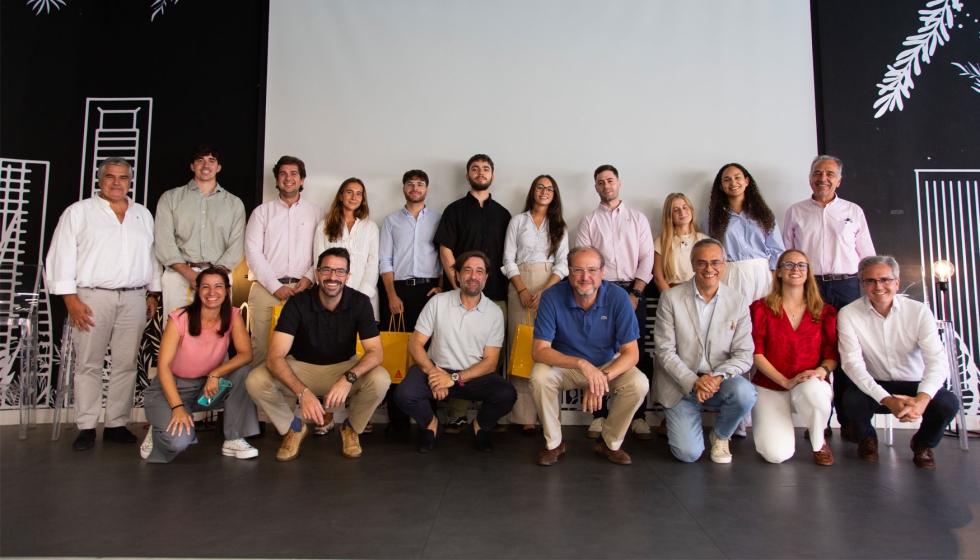 Foto de familia de los profesionales que han participado en esta iniciativa formativa y practica
