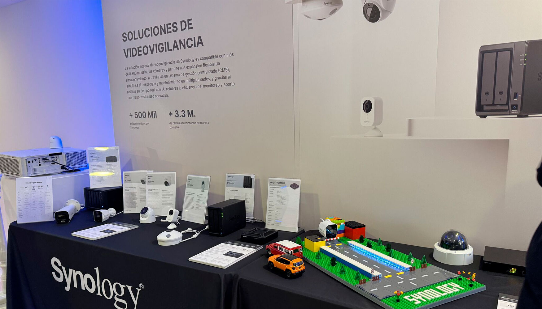 La zona expositica cont con stands de demostraciones de todas las gamas profesionales de Synology