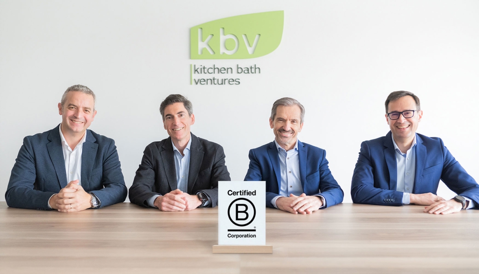Equipo de Grupo KBV con el certificado B Corp, siendo la primera empresa del sector de cocinas en Espa�a