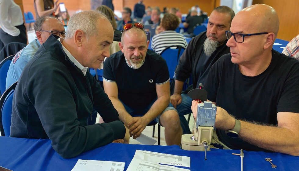 Formacin por parte de Jos Luis Garca de Vicua, presidente de UCES