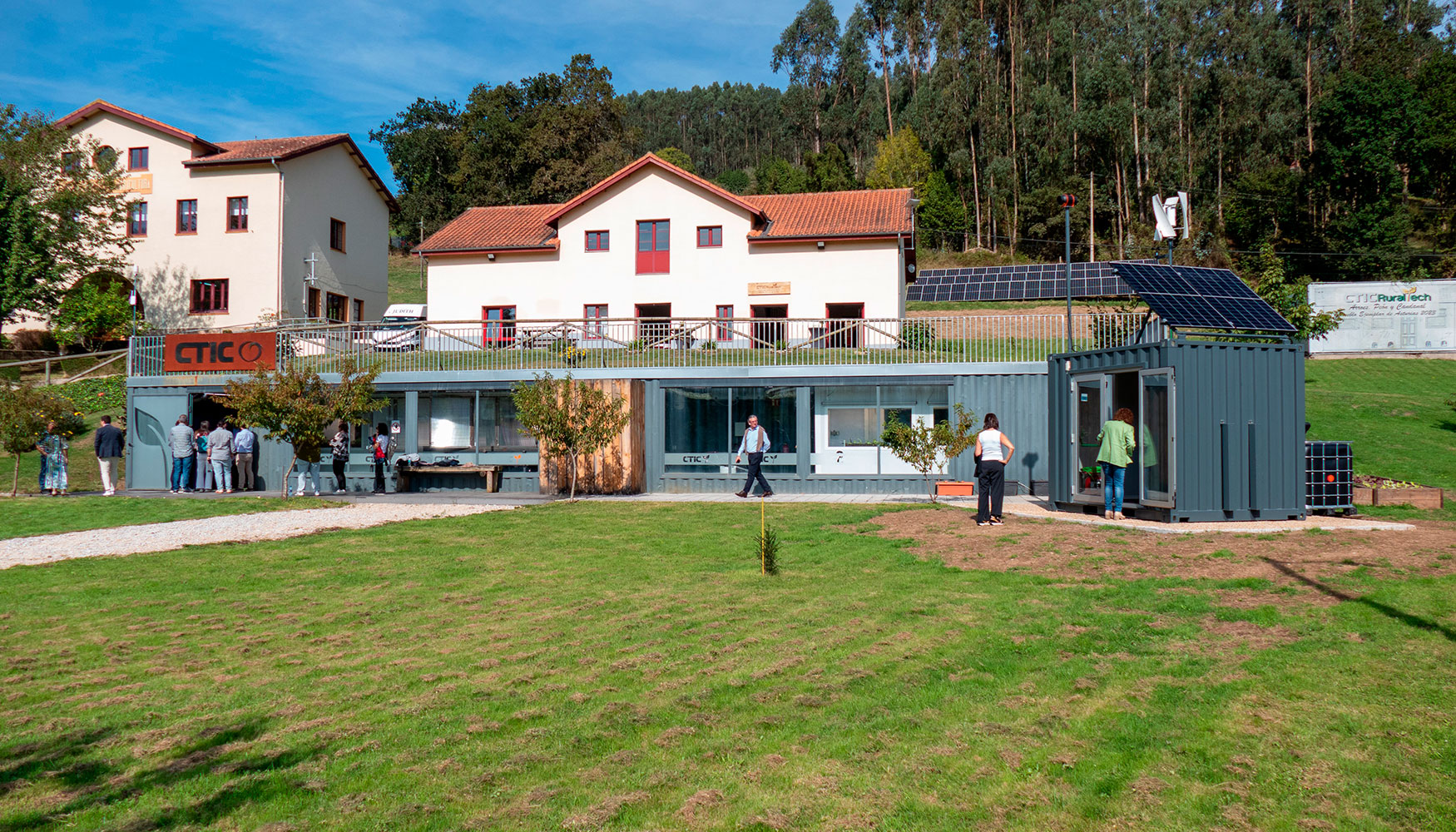 Vista general de CTIC RuralTech en Pen, Villaviciosa, con el espacio dedicado a la simulacin del clima en primer plano...