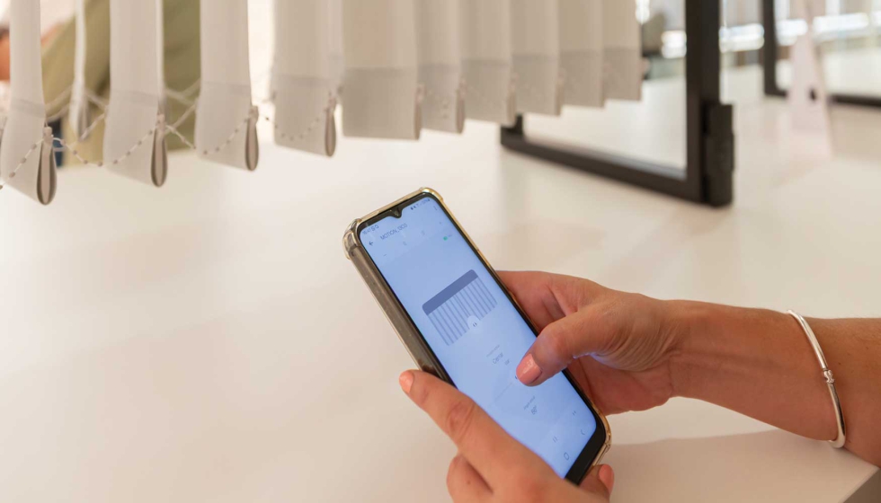 Motionblinds Bridge funciona a travs de conexin WI-FI...