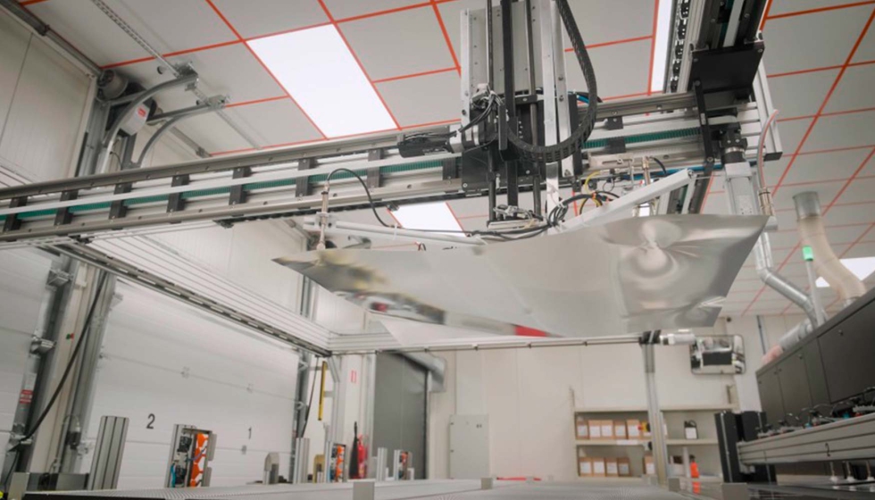 Con un �rea de trabajo de 4.700 x 2.600 x 900 mm, el robot lineal implementado es el mayor de su categor�a en Estonia. Foto: Metaprint AS...