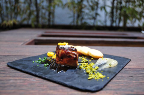 Taco de foie fresco a la sartn, con reduccin de vino a la naranja. Foto: Restaurante Zelai (Sevilla)