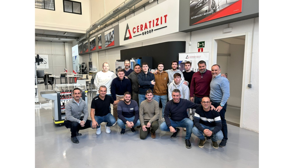 J�venes participantes en el programa Machining Meets Talent