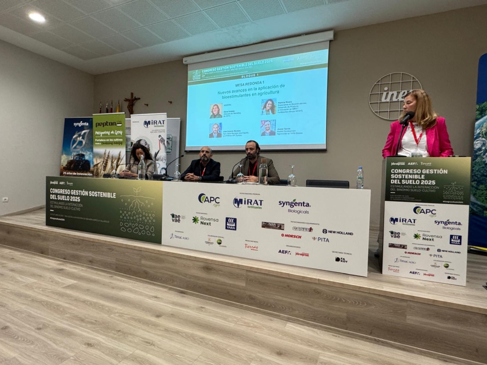 Mesa redonda sobre 'Nuevos avances en la aplicación de bioestimulantes en agricultura' moderada por Elena Artalejo (AEFA)... Mesa redonda sobre 'Nuevos avances en la aplicación de bioestimulantes en agricultura' moderada por Elena Artalejo (AEFA)...