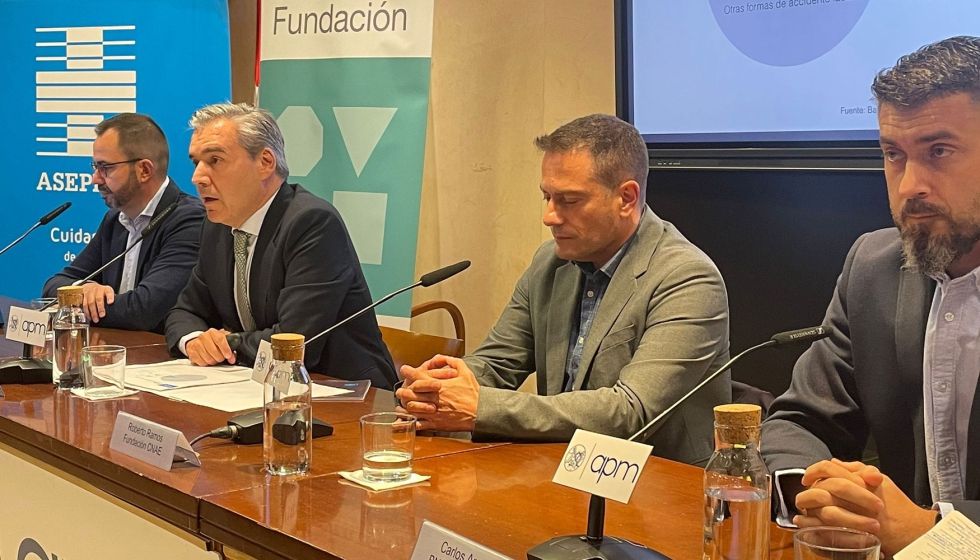 Constantino Perea, director territorial de Asepeyo, present� los datos