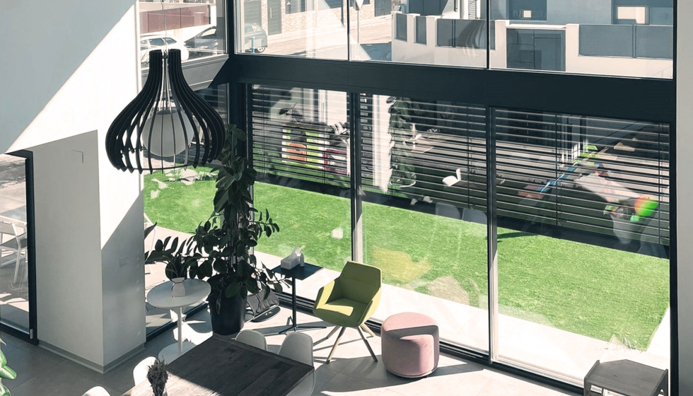 El sistema Persyvez Z-90 es idneo tanto para obra nueva como para proyectos de rehabilitacin y se adapta a todo tipo de carpinteras...