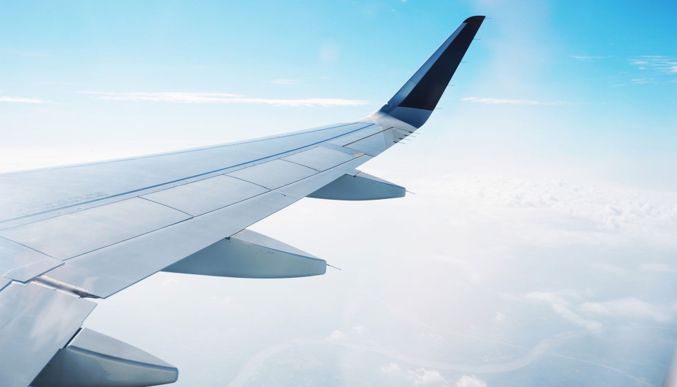 Vista area desde la ventana de un avin durante el vuelo