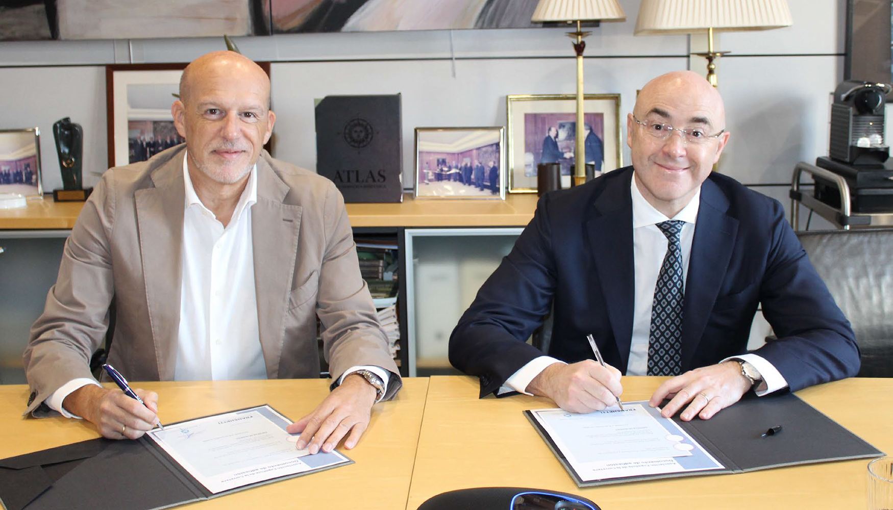 De izquierda a derecha, Jacobo D�az Pineda, director general de la AEC, y Paolo Franchetti, fundador y CEO de Franchetti SPA...