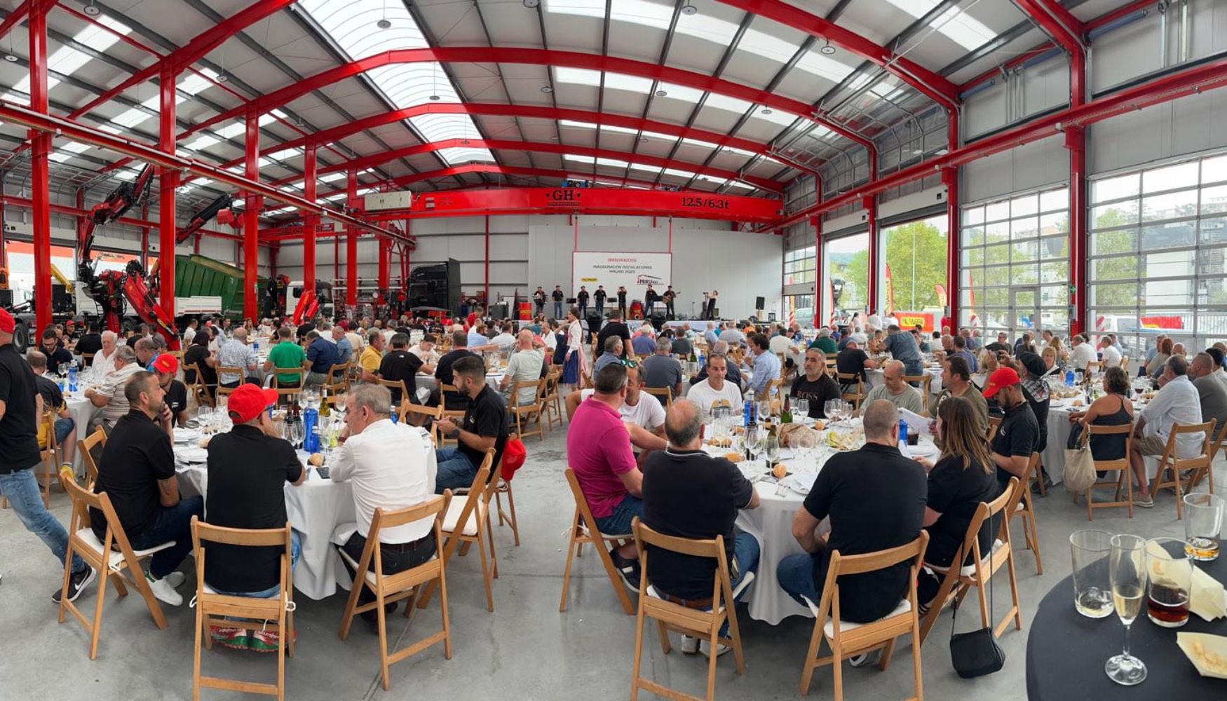 Ms de 300 personas asistieron a la inauguracion de las nuevas instalaciones de Hirukei