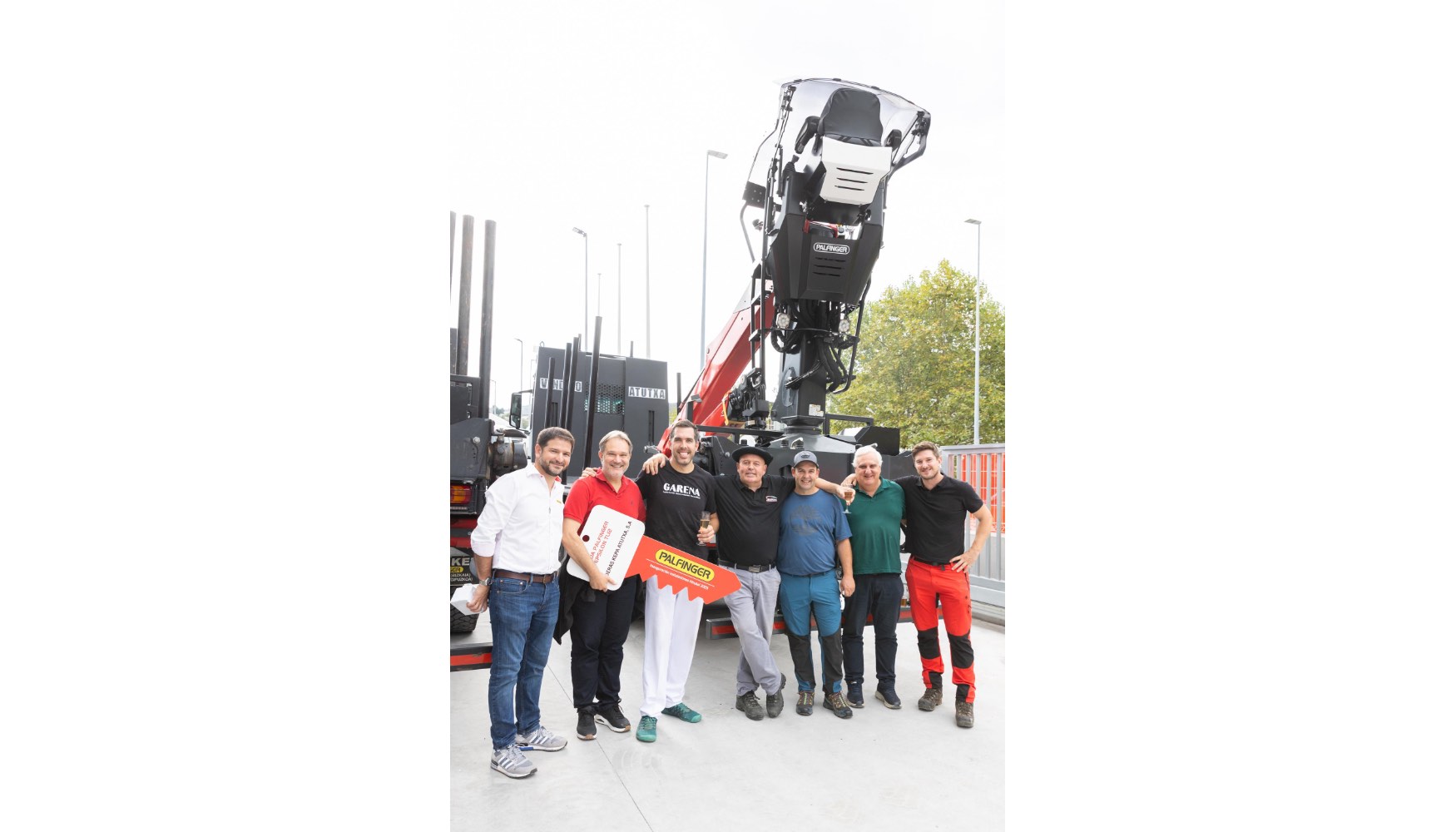 Entrega de nuevas unidades Palfinger a Hirukei