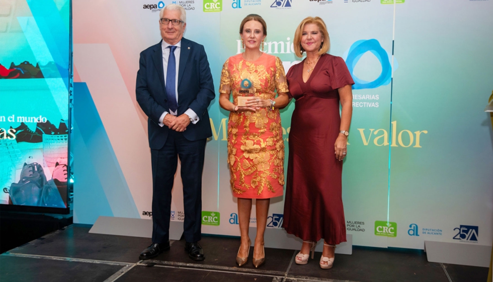 Roc�o Pajares recogiendo el galard�n. Foto: Alicante Plaza