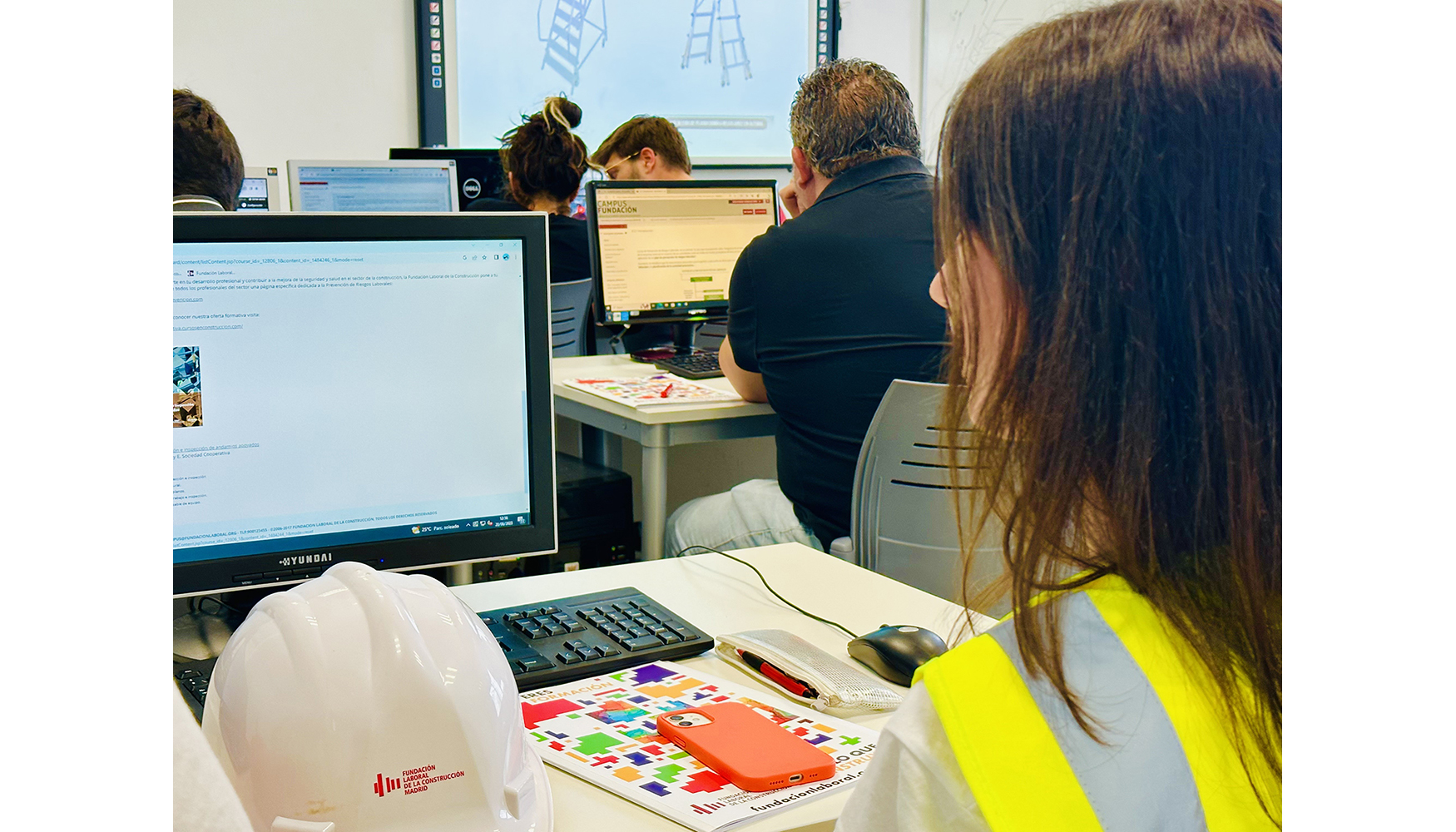 Alumnado de la Fundaci�n Laboral de la Construcci�n en el Centro de Formaci�n