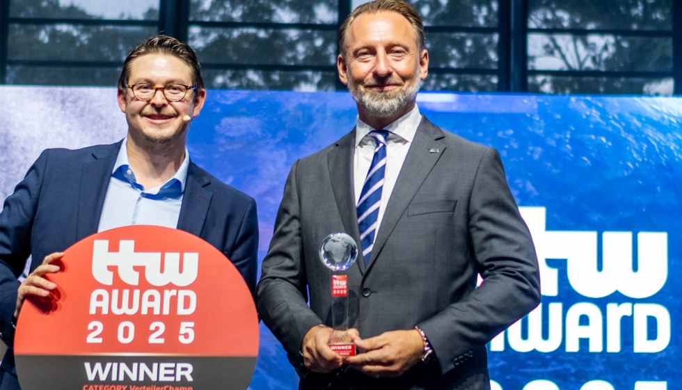 Momento de la entrega del premio en la NUFAM