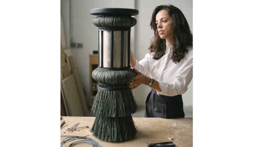 Gabriela de Sagarminaga Atelier con detalle del taburete diseñado con fibras naturales Gabriela de Sagarminaga Atelier con detalle del taburete diseñado con fibras naturales