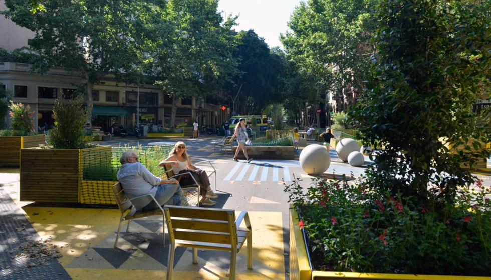 Barcelona mantiene un compromiso constante por construir una ciudad ms sostenible mediante planes municipales como el Plan Millora 2023-2027...