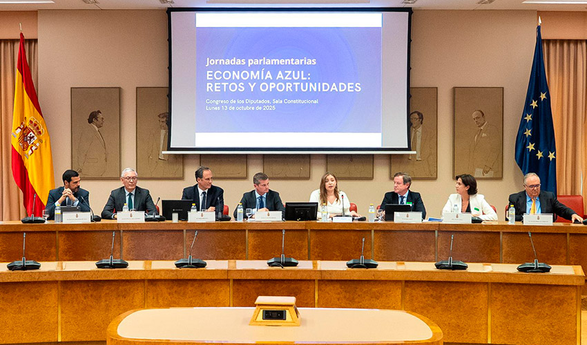 Representantes del sector martimo y autoridades participaron en la mesa redonda sobre economa azul...