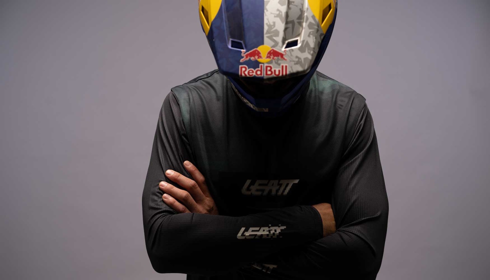 El nuevo kit Signature de Szymon Godziek combina el estilo freeride del atleta con la innovacin tcnica de Leatt