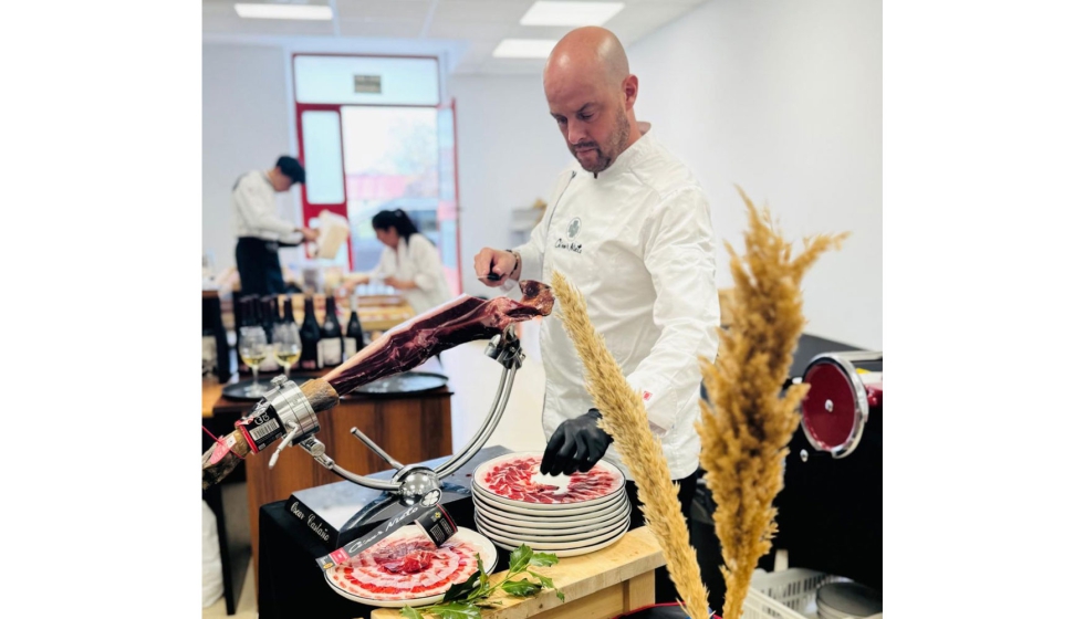 Los asistentes disfrutaron de una seleccin de productos ibricos por cortesa de Csar Nieto