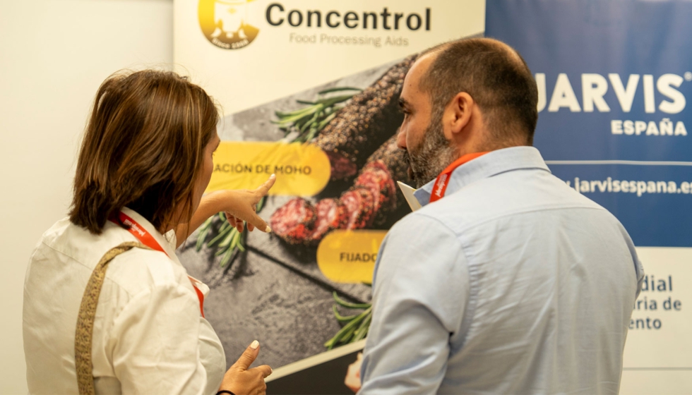 En el espacio networking, los asistentes pudieron conocer las soluciones presentadas por los patrocinadores del evento