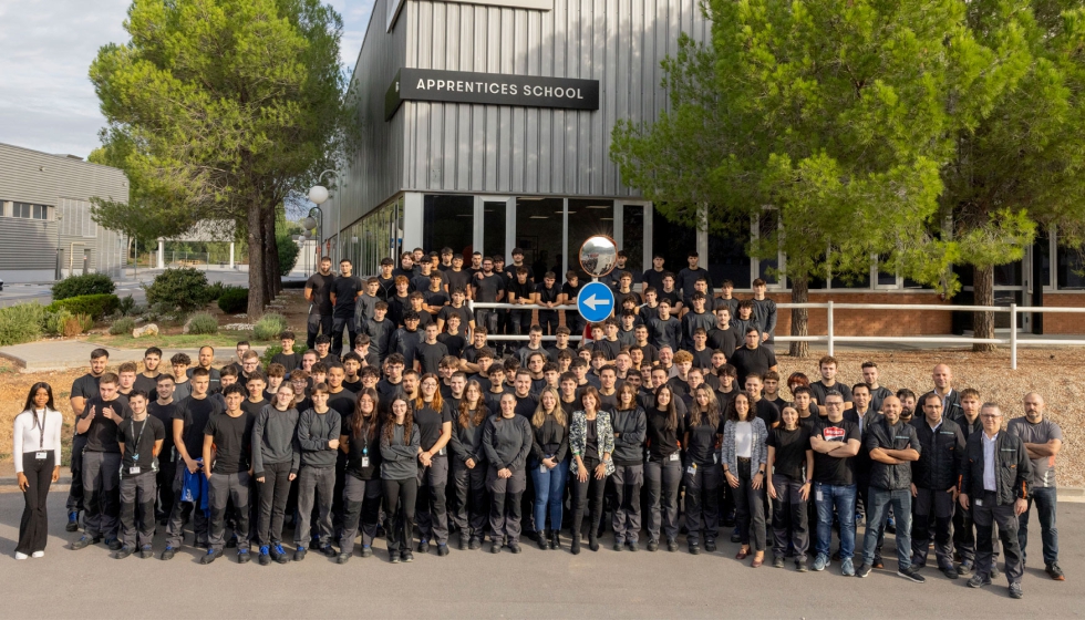 Los estudiantes de la Escuela de Aprendices en la nueva sede de Martorell