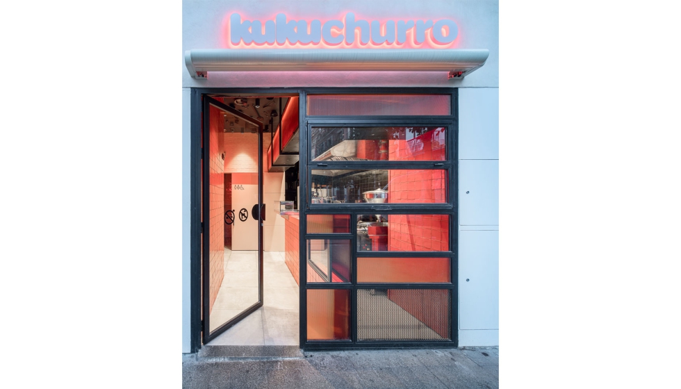Desde la puerta de acceso el dise�o de esta churrer�a �huye� de la est�tica tradicional. Foto: Juanca Lagares