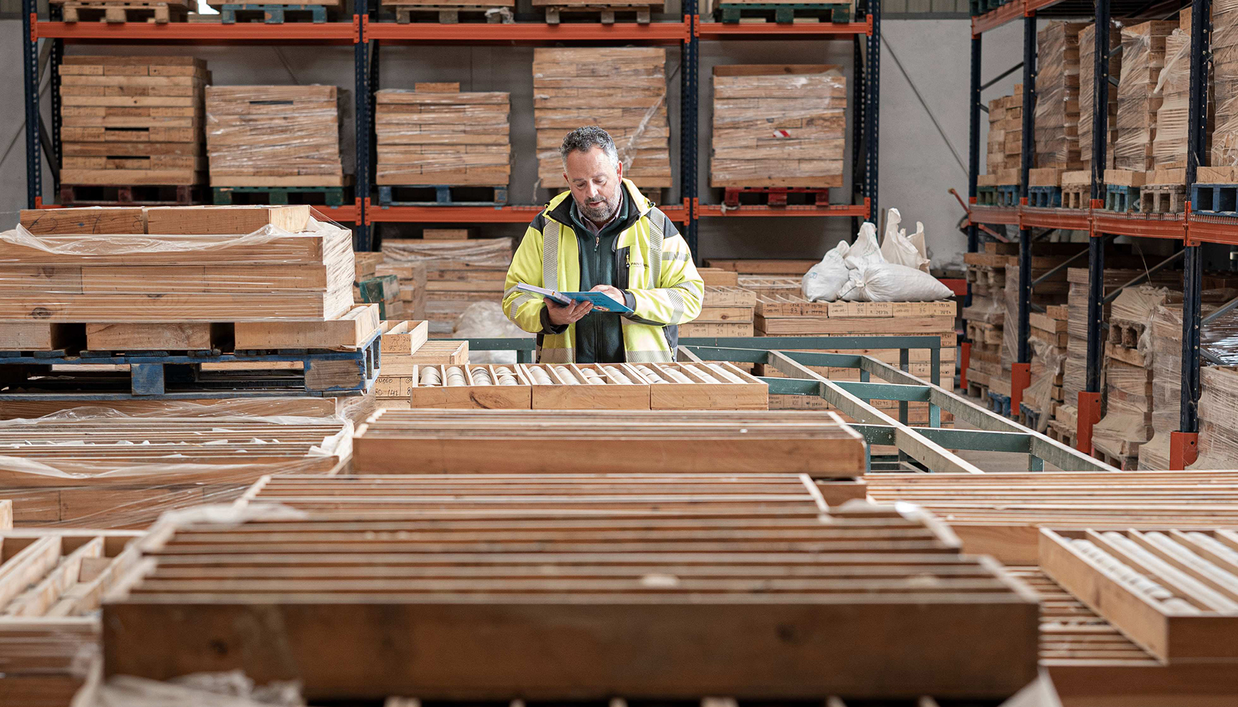 Durante el programa de sondeos inicial de principios de a�o se intercept� una mineralizaci�n significativa de oro cercana a superficie...