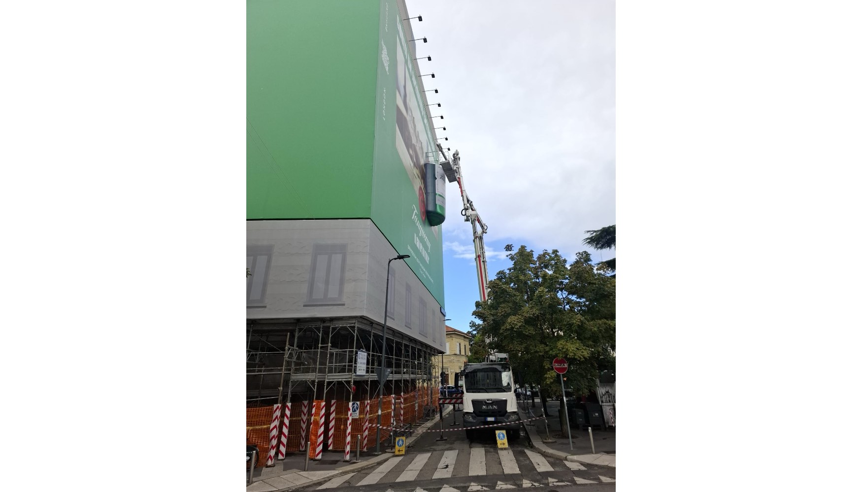 La flota de plataformas Multitel de AMIP SRL cubre alturas de 25 a 42 metros