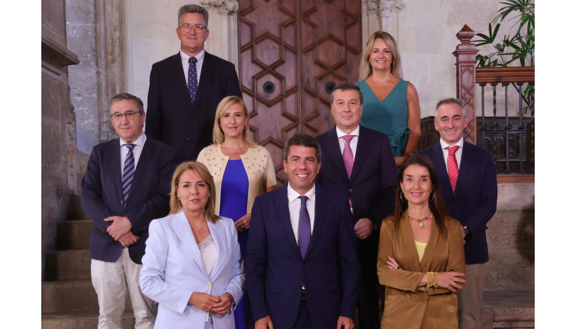 Carlos Maz�n (en el centro de la imagen, sonriendo) presidi� el pleno del Consell que aprob� el modelo de gobierno del dato...