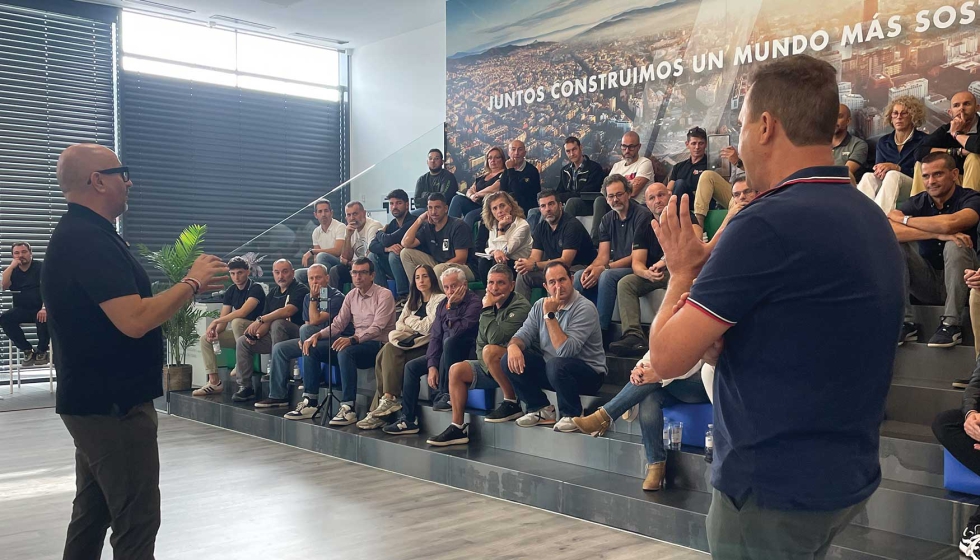 Vicente lvarez, Grupo Navas / Barnaglass, en un instante de su exposicin