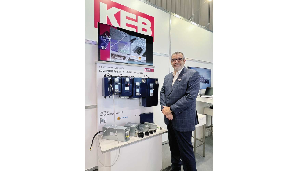 La especialista firma alemana KEB est presente en Espaa de la mano de Manel Ventura, en la imagen, en el stand de interlift...