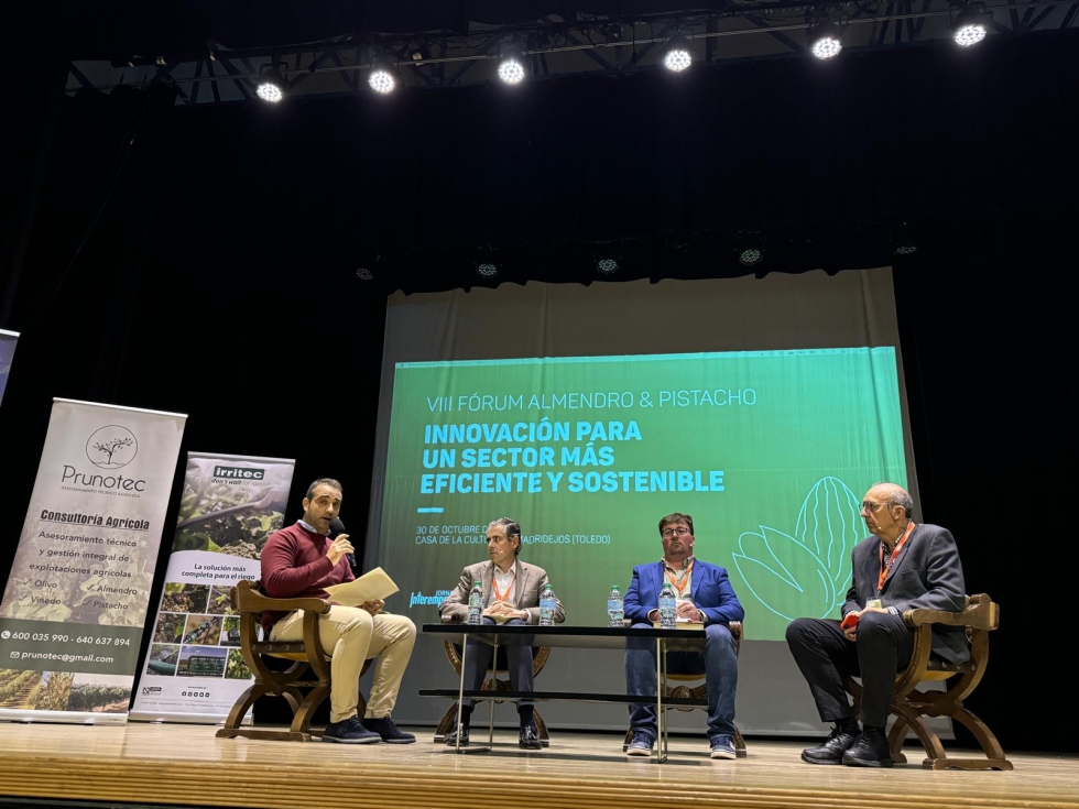 Mesa redonda en el VIII Fórum Almendro y Pistacho celebrado en Madridejos en 2024 Mesa redonda en el VIII Fórum Almendro y Pistacho celebrado en Madridejos en 2024