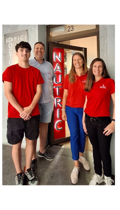 De izq. a der.: Adri Norte, responsable de almacn, Ing. T. Ramn Mir, CEO, Ing. Zuzana Koscakova, product manager, y Judith Maj, sales manager...