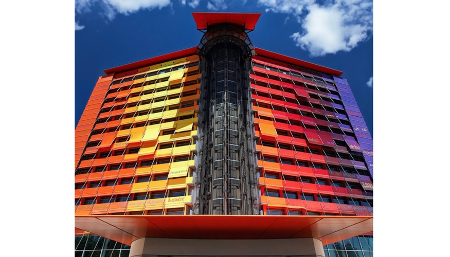 Las diferentes configuraciones de los elementos de las fachadas actuales complican la manera de evaluar los riesgos de su comportamiento ante el...