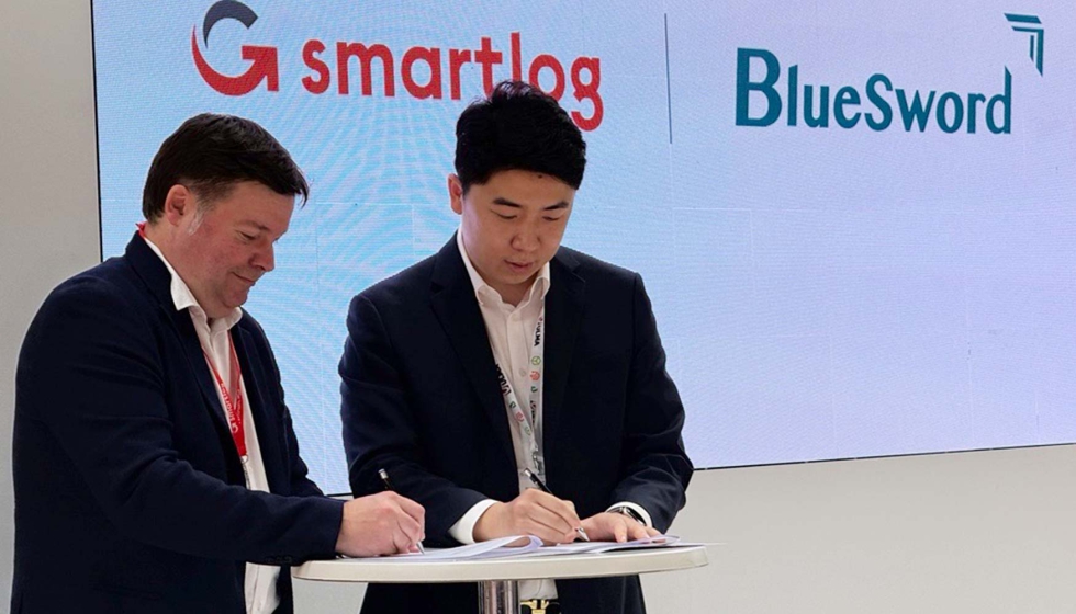 Xabier Zubizarreta (Smartlog Group), y George Wang (Bluesword), en la firma del acuerdo