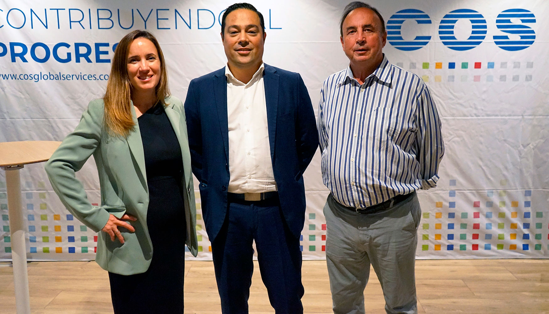 Laura G�mez, directora general de COS Global Services; Carmelo Pesce, Channel Manager de ReeVo y Pedro G�mez, presidente de COS Global Services...