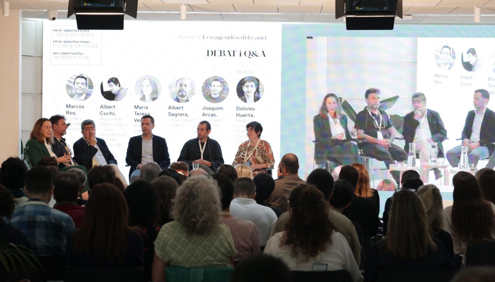 Mesa redonda en la sesin Descarbonizando la Arquitectura que en su 4 edicin reuni a ms de 400 asistentes profesionales en la sede del COAC...