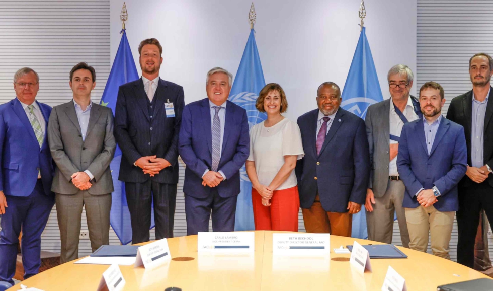 Representantes de CEMA y FAO tras la renovaci�n del acuerdo