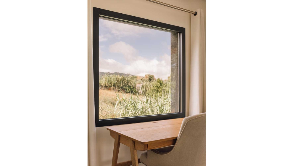 Las ventanas elegidas para este proyecto incorporan la ThermoFibra...