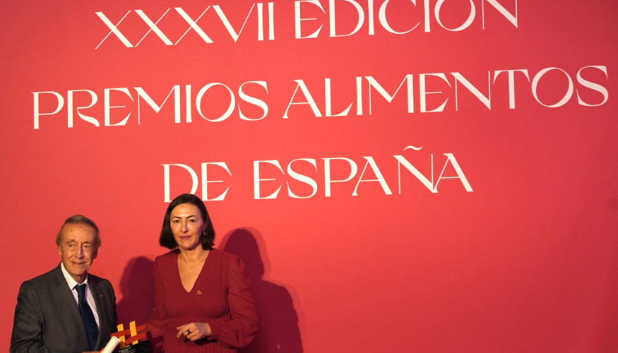 Miguel Torres, CEO de Familia Torres, recogiendo el galard�n al Premio al Mejor Vino Rosado por su De Casta 2024 (DOP Catalu�a)...