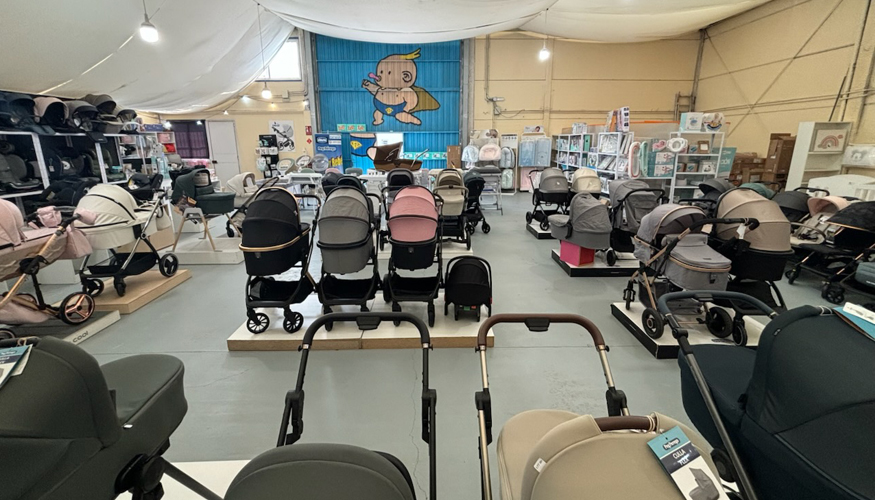 Sper Beb abri sus puertas en de febrero de 2003 como una tienda dedicada exclusivamente al mundo del beb