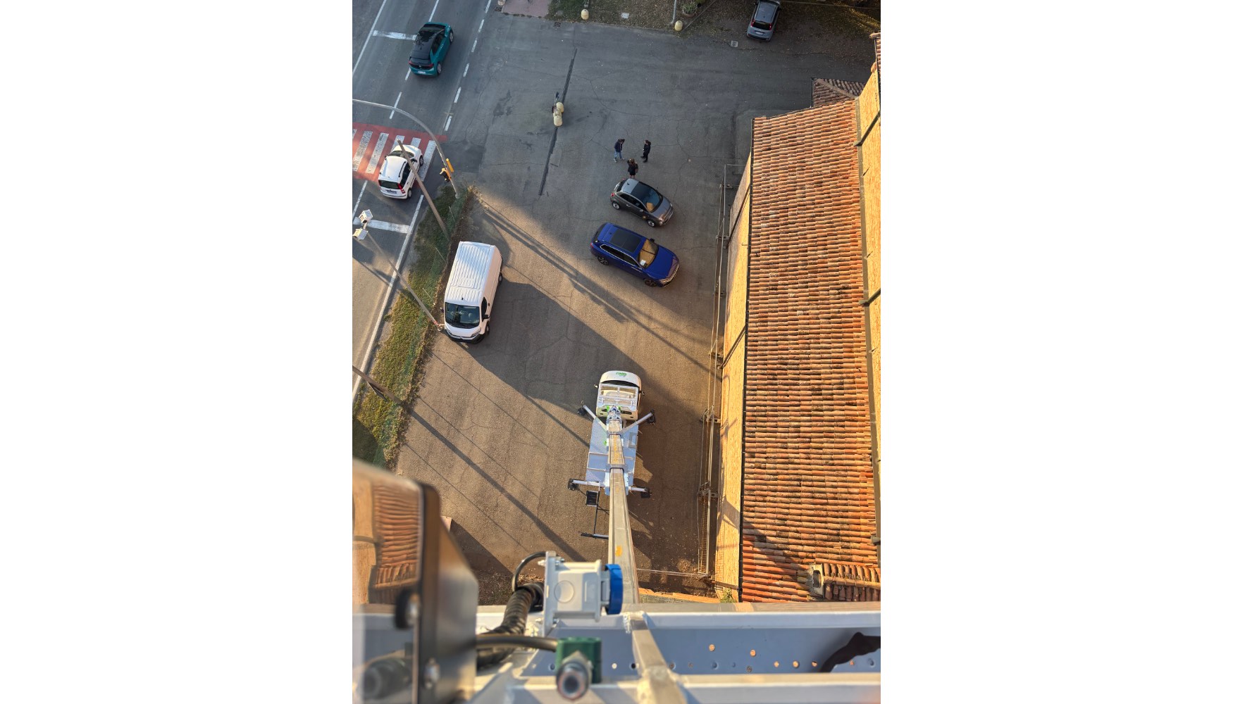 La plataforma ofrece 27 m de altura de trabajo