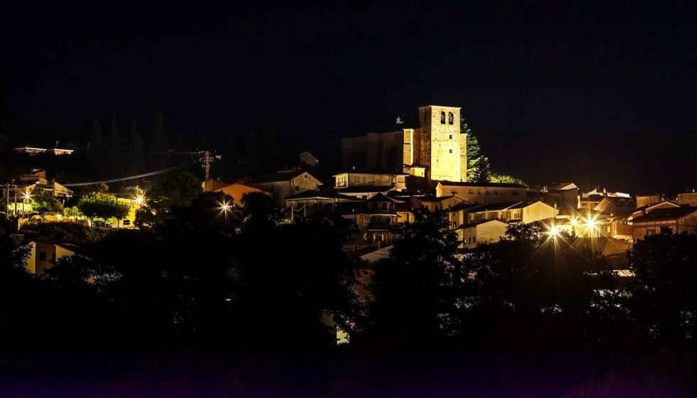 Visi�n panor�mica de San Esteban del Valle alumbrado con luminarias LED 2700 K de ATP