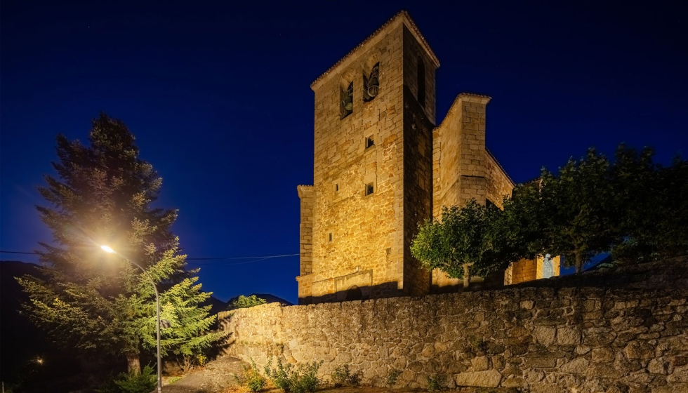 Luminarias Enur Micro con Difusor Confort� y proyectores Aire� Serie 5 de ATP en la Iglesia de San Esteban Protom�rtir...