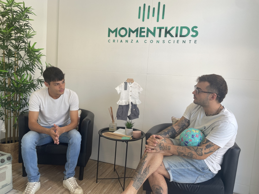 Arnau Castillo, responsable de operaciones, y Pau Castillo, responsable de comunicaci�n y marketing de Momentkids