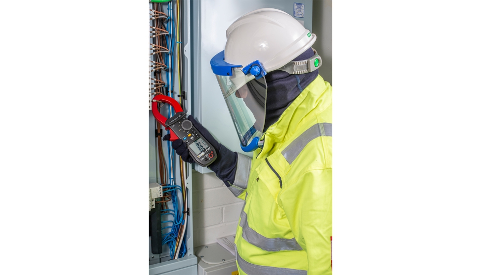 La funcin TrueInRush permite medir de forma precisa la sobreintensidad inicial (el pico de corriente) que ocurre cuando se enciende un equipo...