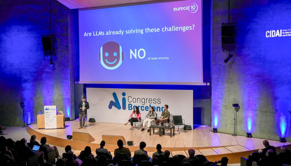 Participantes del AI Congress 2025 explorando aplicaciones de IA agentiva y robtica inteligente en distintos sectores