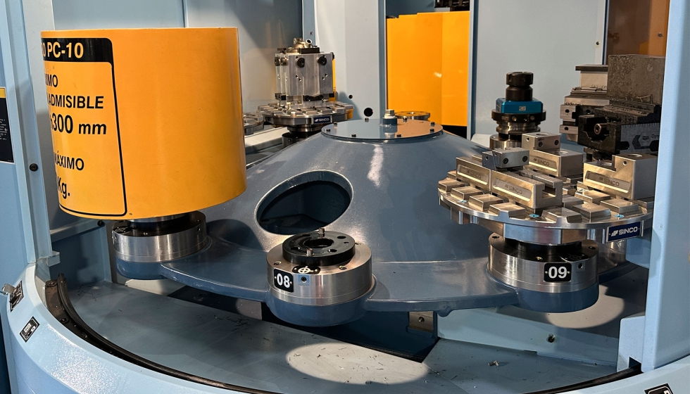 Detalle de uno de los montajes mostraros por Maquinser con diferentes mordazas y sistemas de amarre...