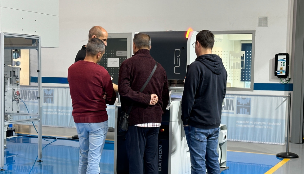 La Datron Neo mecaniz durante la jornada un ejemplo de implante dental redimensionado para mostrar al detalle la precisin del trabajo...